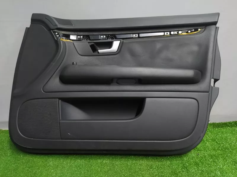 Обшивка двери Audi A4 2005 8E1867106В B7, передняя правая