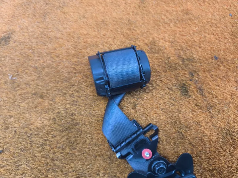 Ремень безопасности