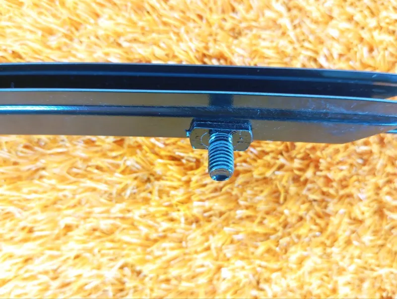 Направляющая стекла двери