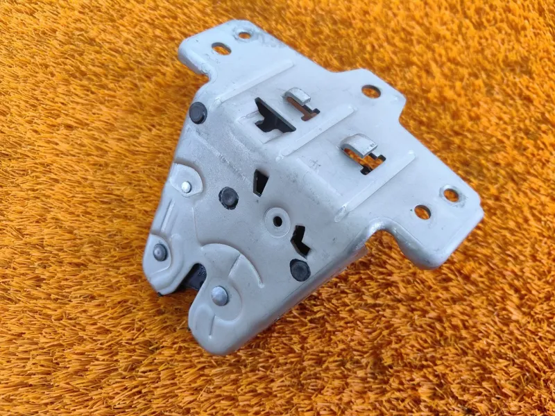 Замок багажника