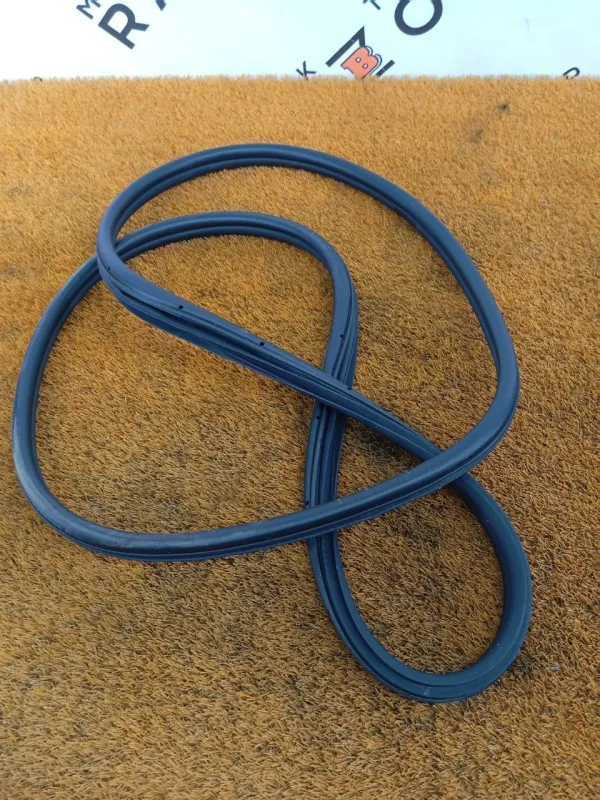 Уплотнитель проема двери