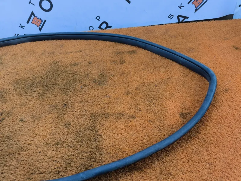 Уплотнитель проема двери