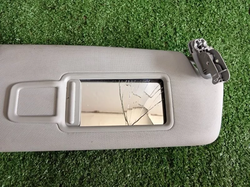 Козырек солнцезащитный