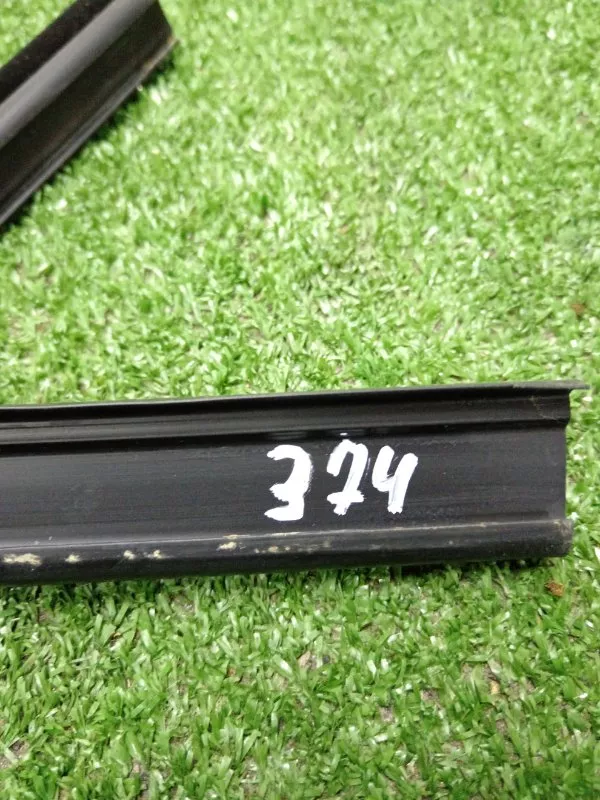 Уплотнитель стекла двери