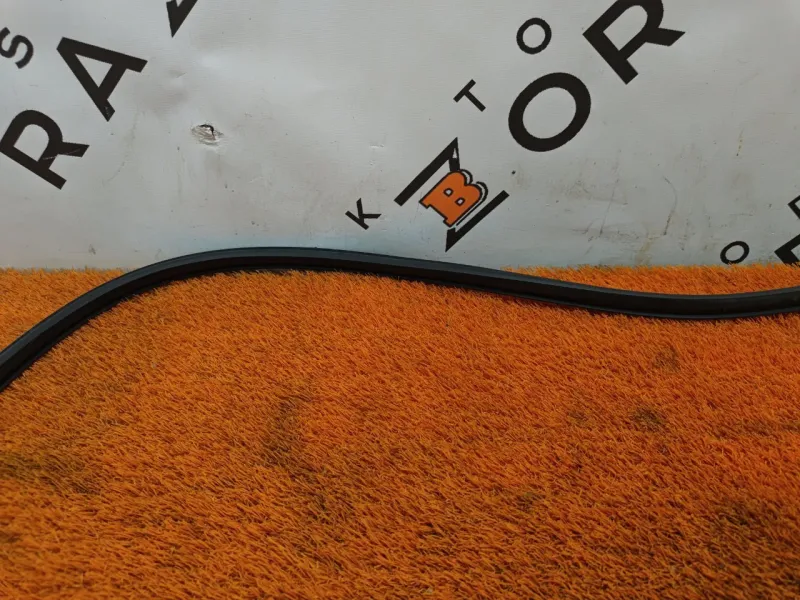 Уплотнитель двери