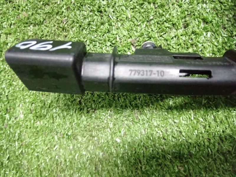 Направляющая стекла двери