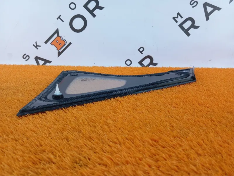 Форточка задняя