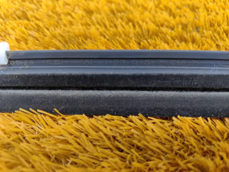 Уплотнитель стекла двери