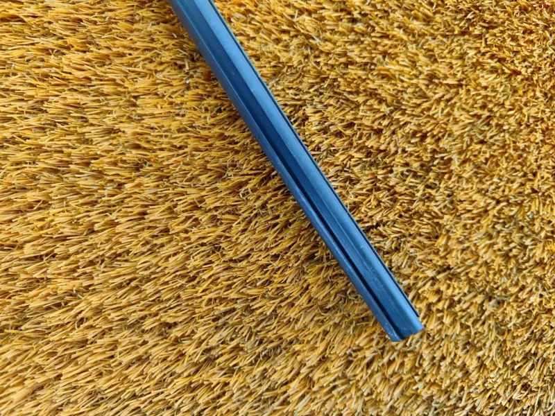 Уплотнитель стекла двери