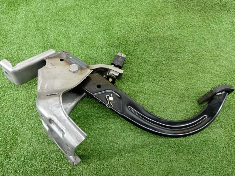 Педаль сцепления