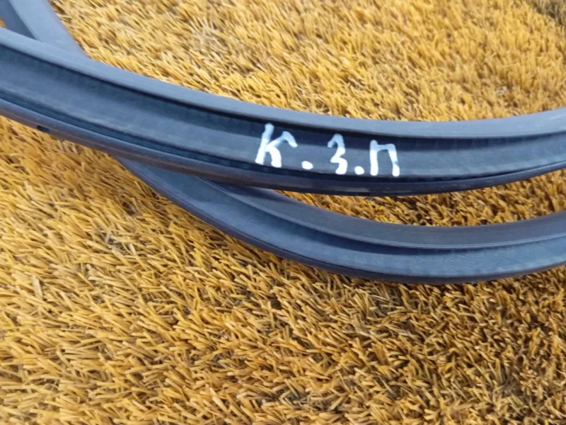 Уплотнитель проема двери