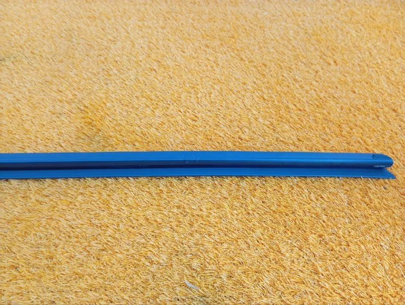 Уплотнитель стекла двери