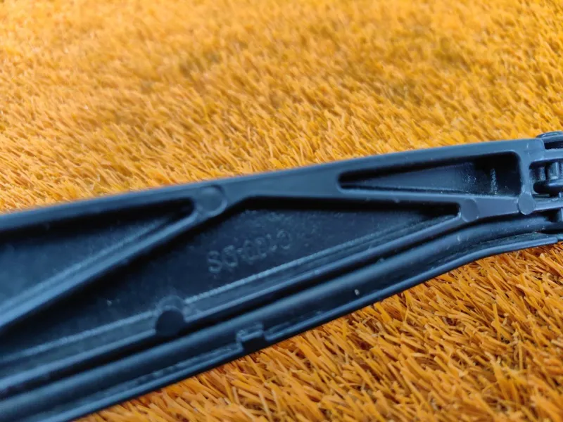 поводок стеклоочистителя