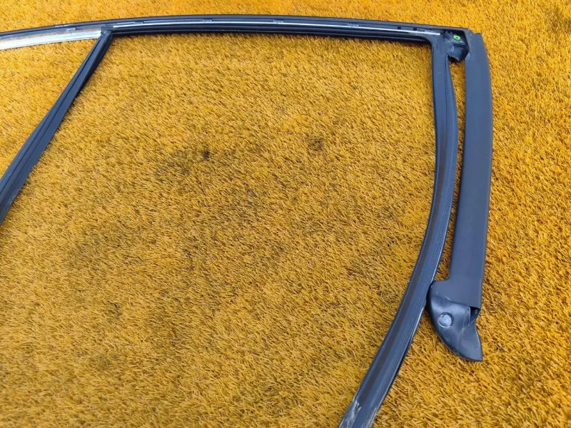 Уплотнитель стекла двери