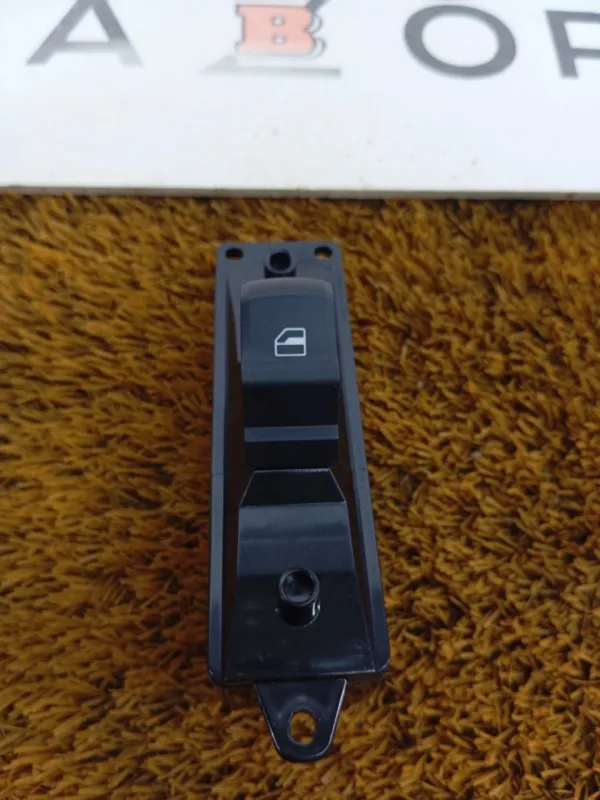 Кнопка стеклоподъемника