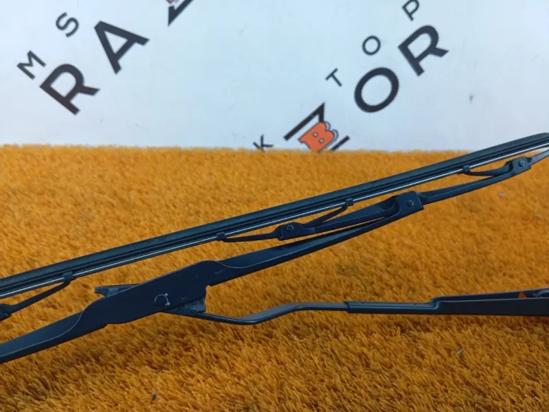 поводок стеклоочистителя