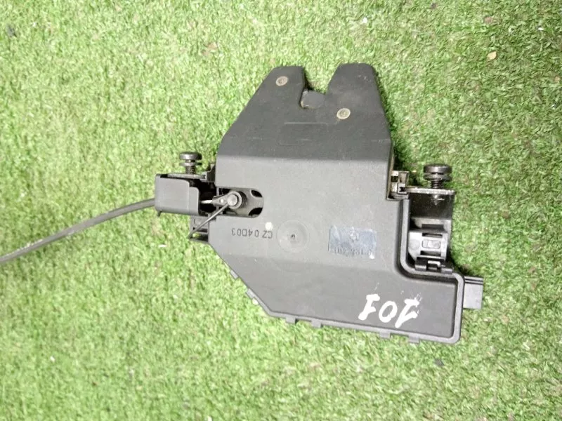 Замок багажника