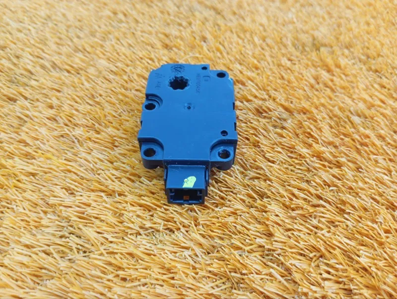 Сервопривод заслонок печки