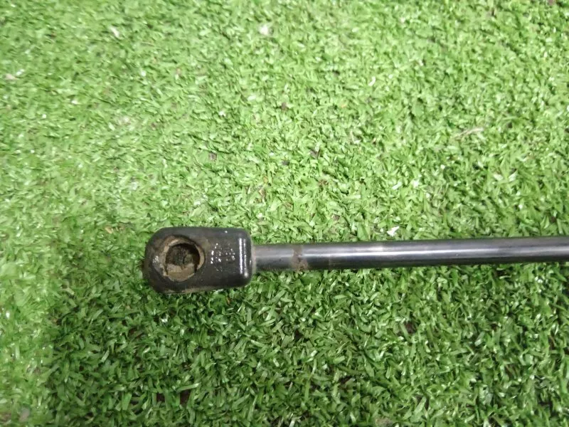 Амортизатор багажника