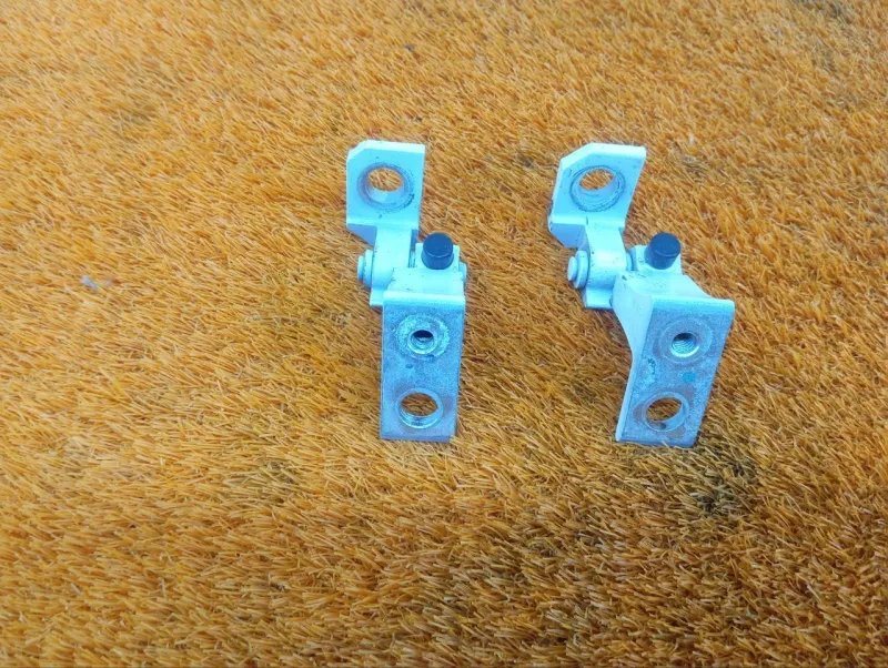 Петля двери