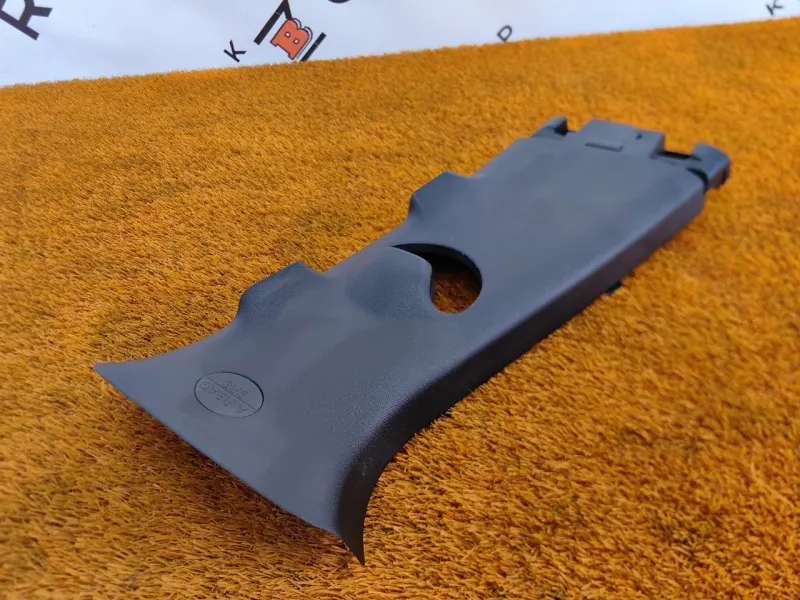 Обшивка центральной стойки