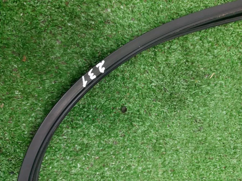 Уплотнитель стекла двери