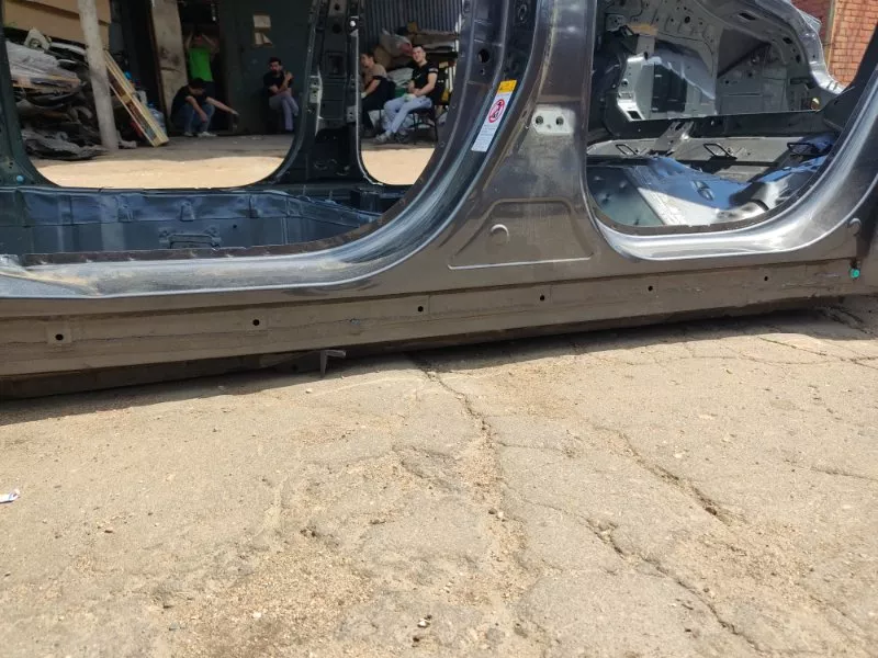 Порог с центральной стойкой