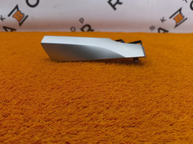 Декоративная накладка торпедо под дефлектор