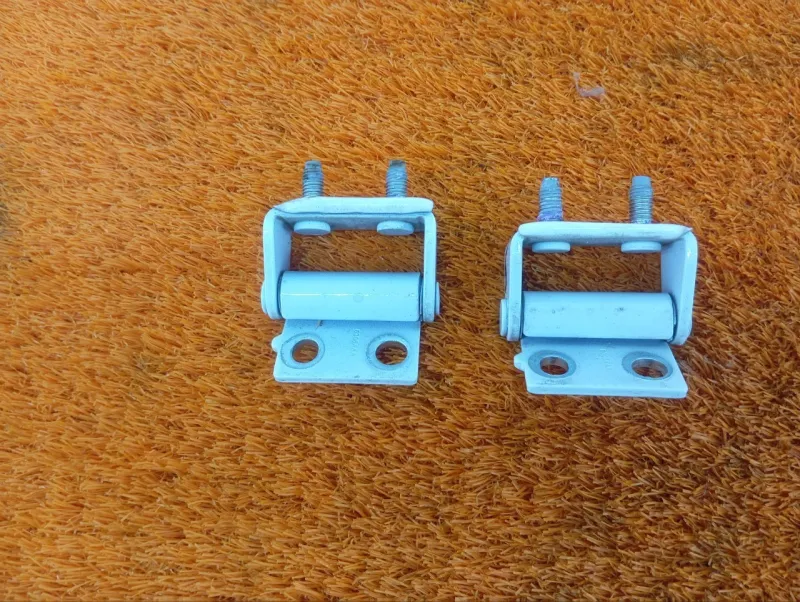 Петли двери багажника