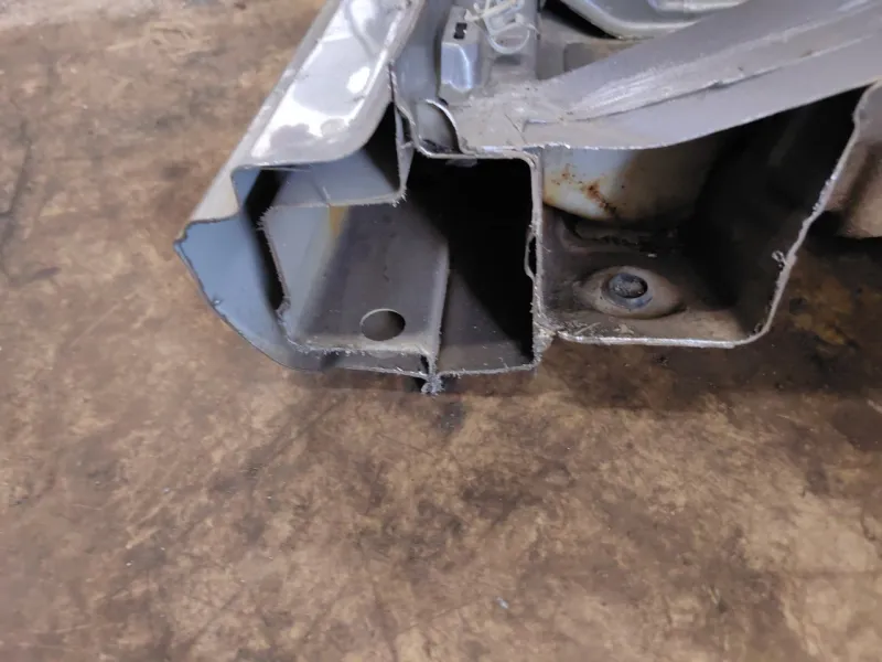 Порог с центральной стойкой