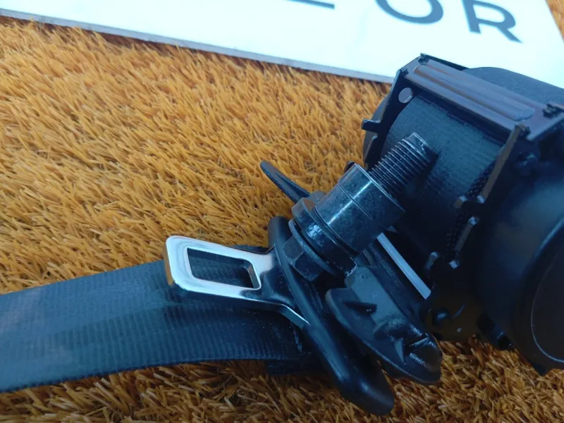 Ремень безопасности