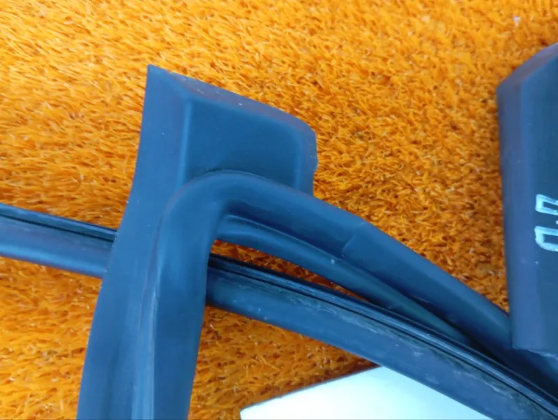 Уплотнитель двери