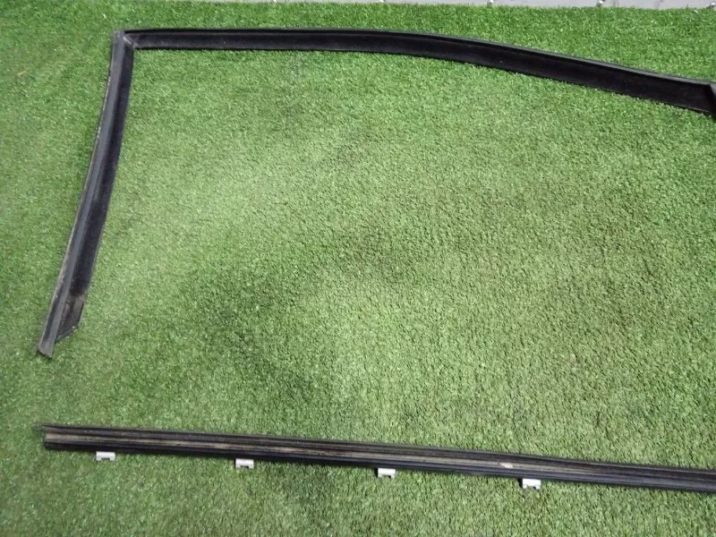 Уплотнитель стекла двери