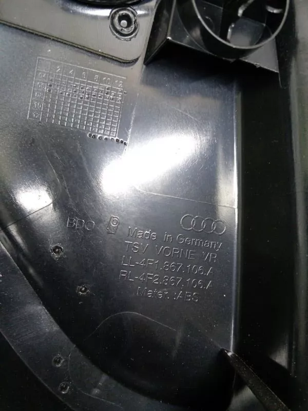 Обшивка двери Audi A6 2006 4F2867106A C6, передняя правая