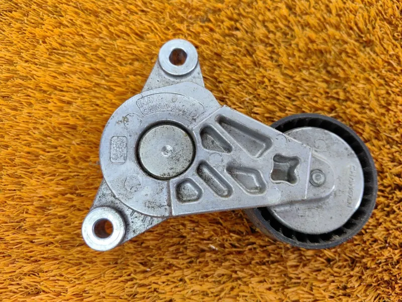 Ролик натяжной навесного оборудования