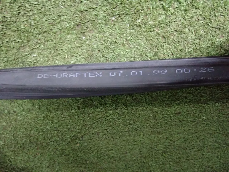 Уплотнитель стекла двери