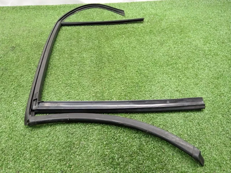 Уплотнитель стекла двери