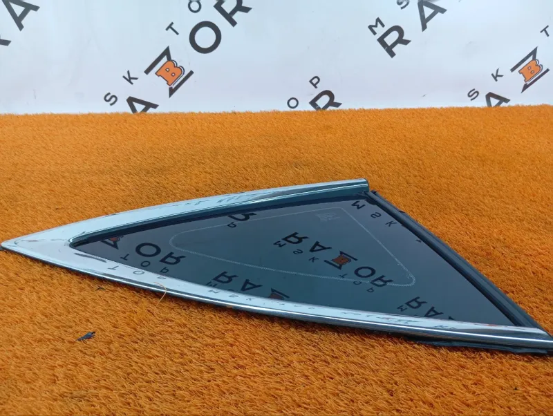 Форточка задняя