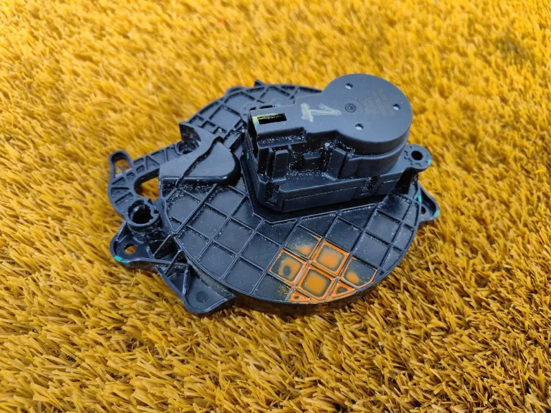 Моторчик заслонки печки