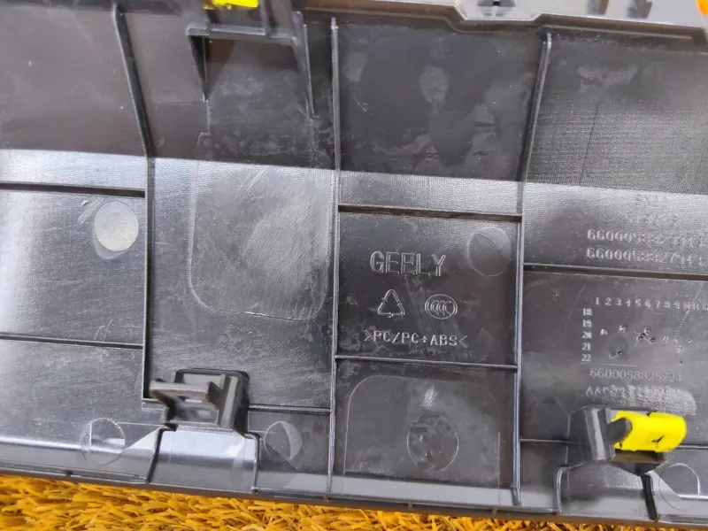 Декоративная накладка торпедо