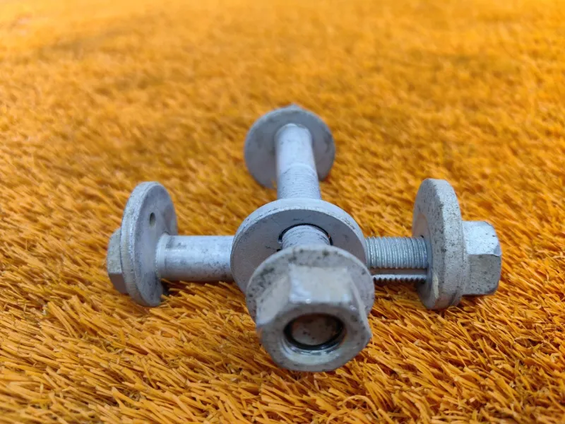 Болт развальный