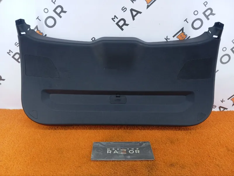 Обшивка двери багажника