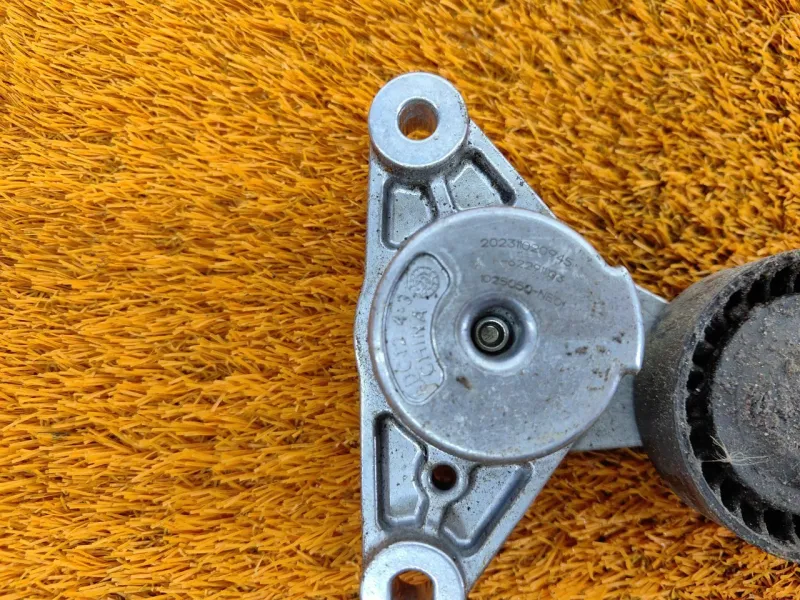 Ролик натяжной навесного оборудования