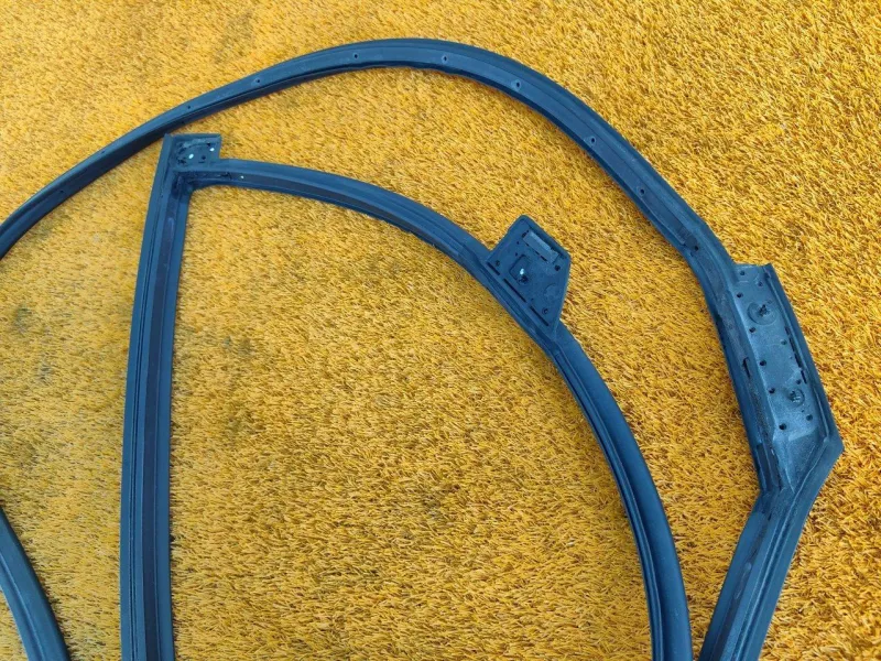 Уплотнитель двери