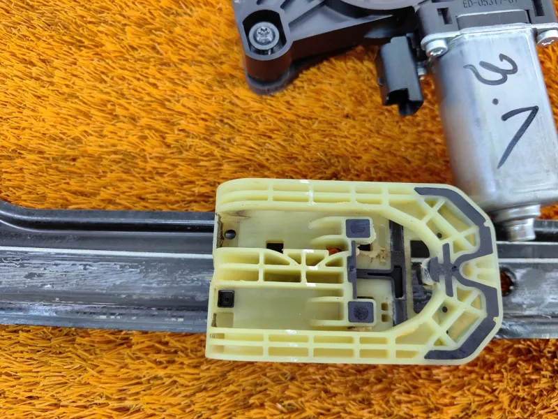 Стеклоподъемник