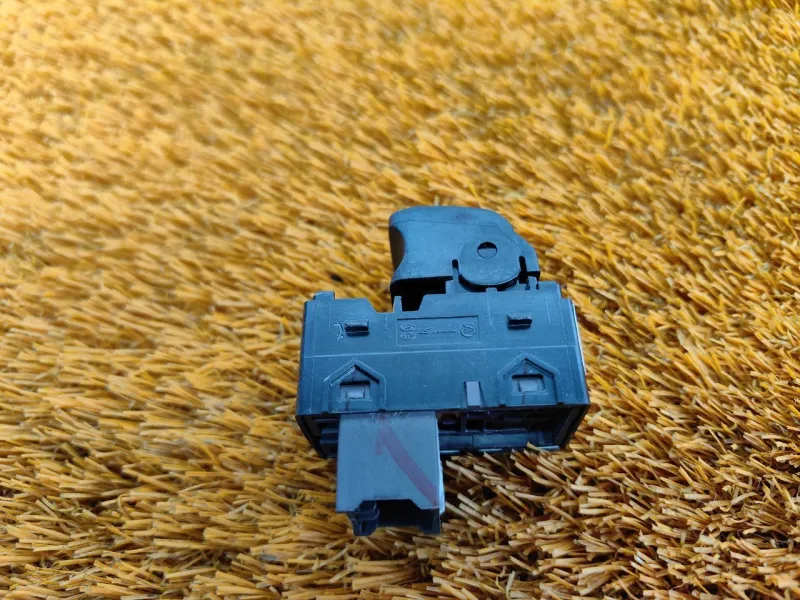 Кнопка стеклоподъемника