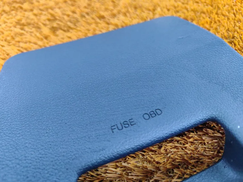 Крышка блока предохранителей