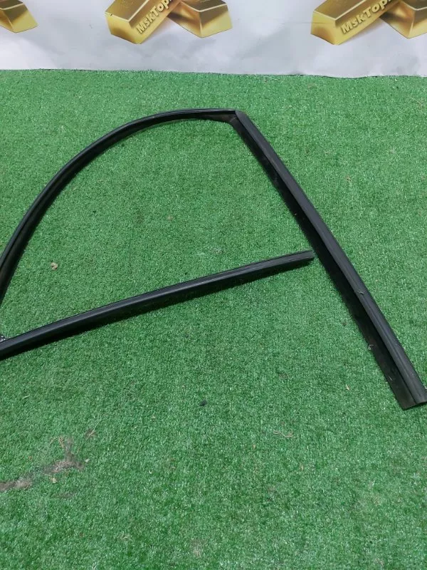 Уплотнитель стекла двери