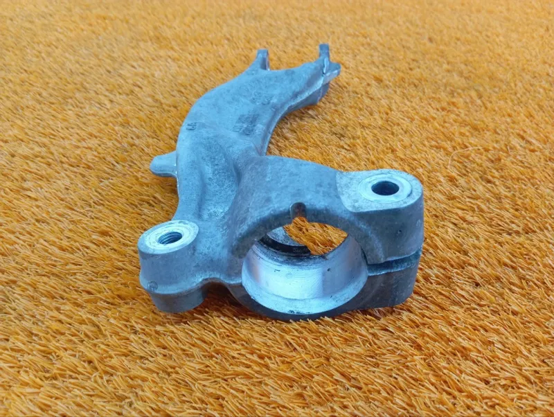 Крепление амортизатора