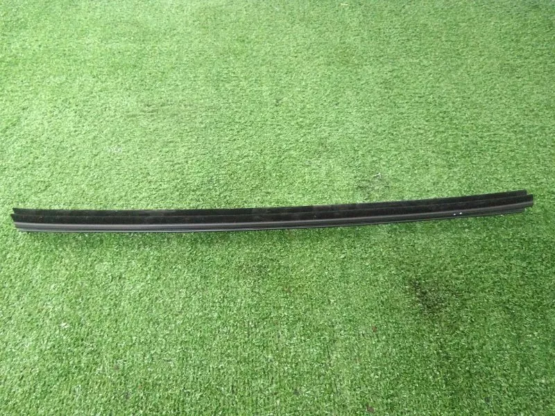 Уплотнитель стекла двери